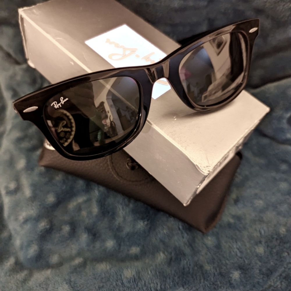 Authentic Ray Ban Wayfarer Black Sunglasses(Unisex)